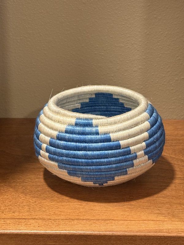 Handwoven Sisal Trinket in Blue & White - Image 2